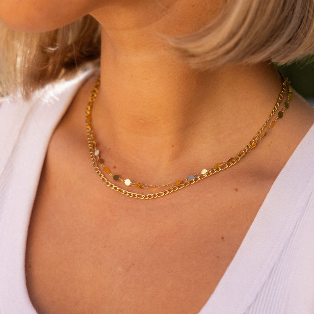 Basic Ketten Set von PURELEI, zwei vergoldete Edelstahlketten in zartem Layering-Design, elegant und zeitlos.
