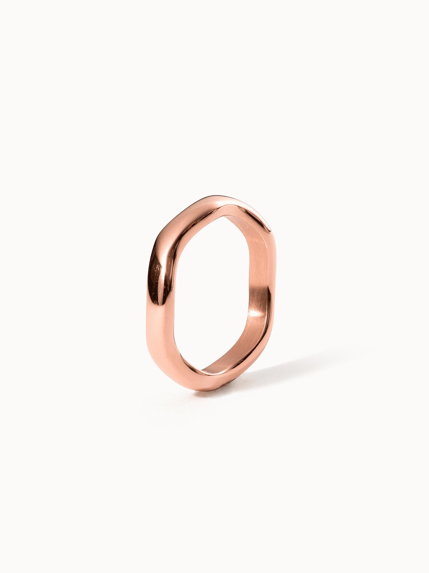 PURELEI Nakuna Ring in 18K Roségold, minimalistisch geschwungen, edel und zeitlos, perfekt für femininen Stacking-Look