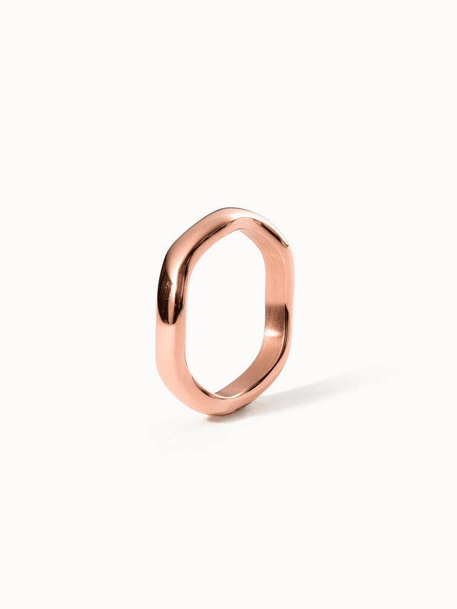 PURELEI Nakuna Ring in 18K Roségold, minimalistisch geschwungen, edel und zeitlos, perfekt für femininen Stacking-Look