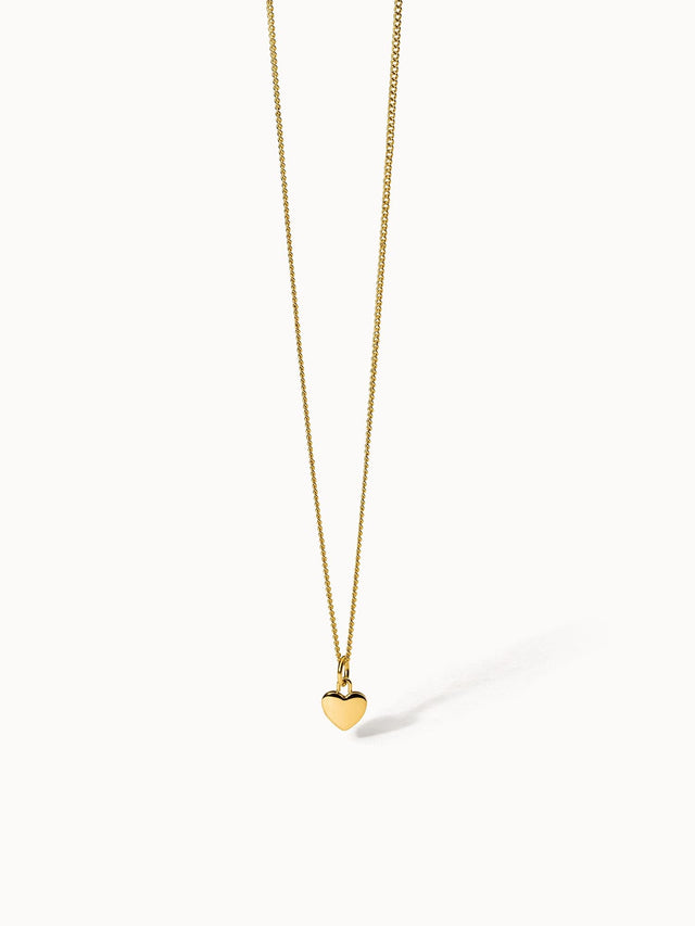 PURELEI Heart Charm Kette in 18K Gold mit filigranem Herzanhänger, elegant und nickelfrei, minimalistisch und zeitlos.