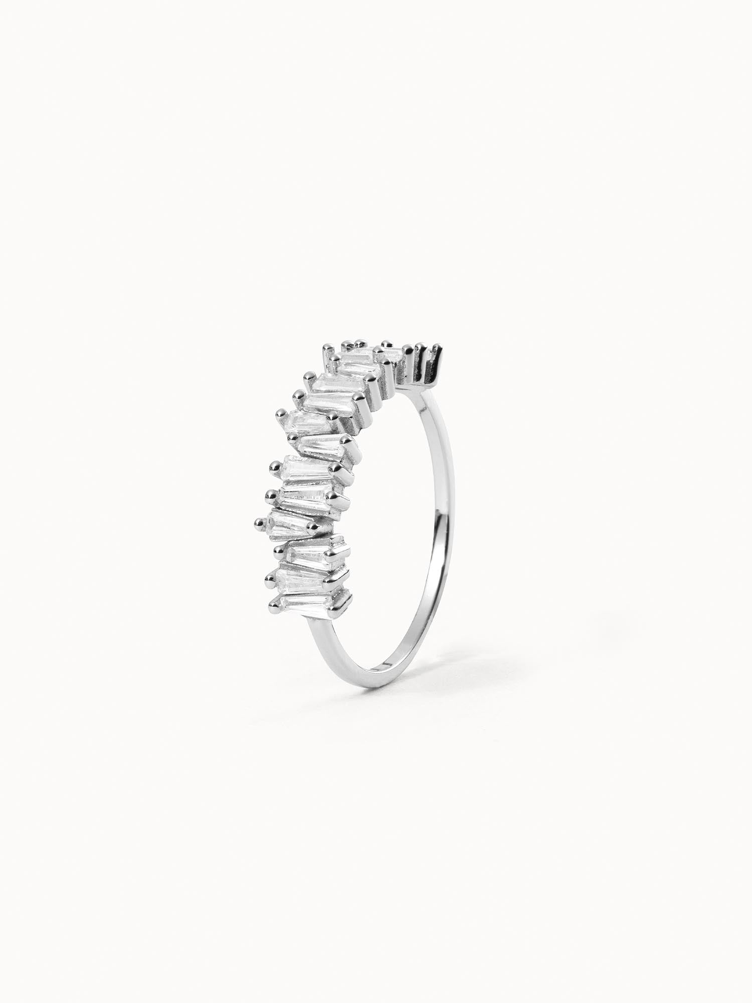 PURELEI Powder Ring aus silbernem 925 Sterling Silber mit asymmetrisch angeordneten Zirkonia-Steinen, elegant und feminin.