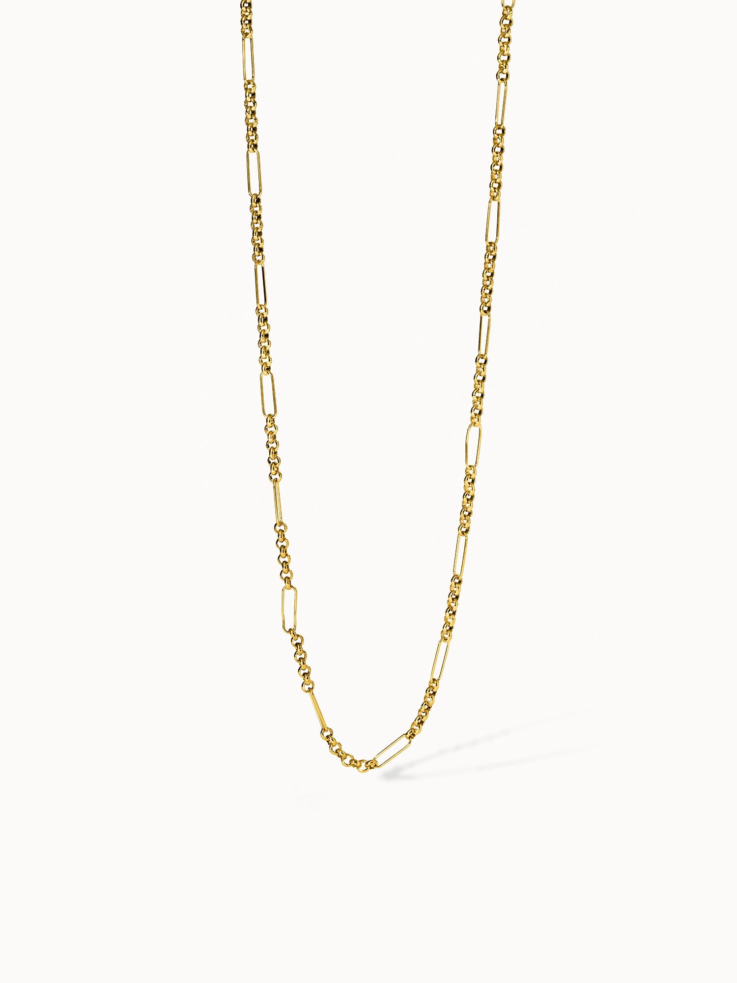 Goldene Kette mit rechteckigen Gliedern, elegant und modern – PURELEI.