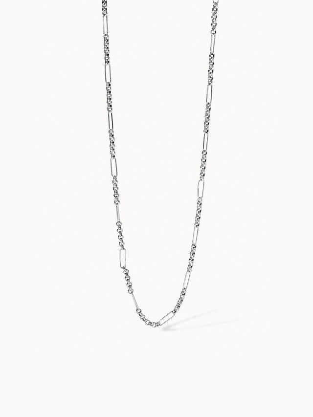 Silberne Kette mit modernen Gliedern von PURELEI, elegant und zeitlos.