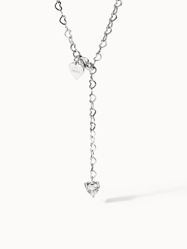 Silberne Herz-Kette mit funkelndem Anhänger von PURELEI, elegant und verspielt.