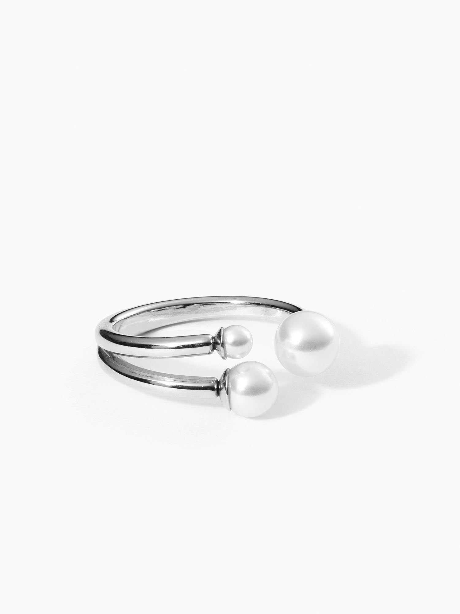 Silberner Ring mit zwei Perlen von PURELEI, elegant und modern.