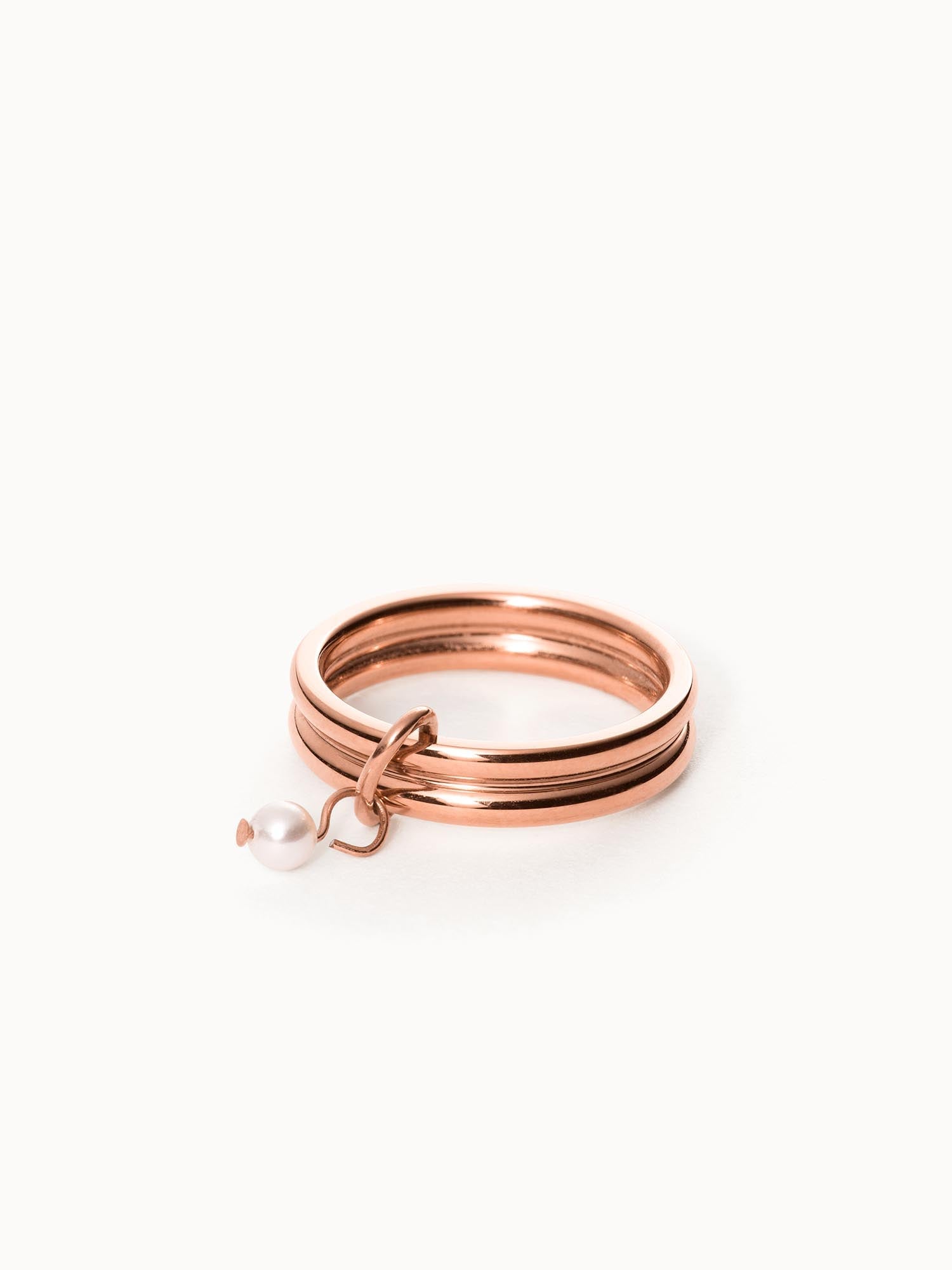 Roségoldener Ring mit Perle, elegant und modern, von PURELEI.