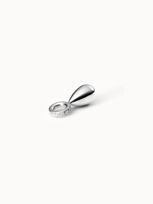 Silberner Anhänger mit funkelndem Zirkonia von PURELEI, elegant und modern.