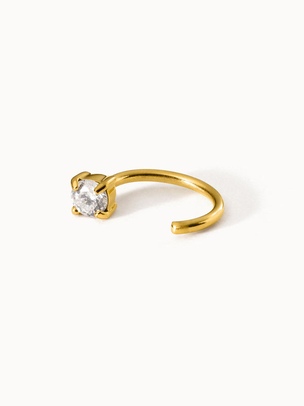 Goldener Ring mit klarem Stein, elegant und modern, von PURELEI.