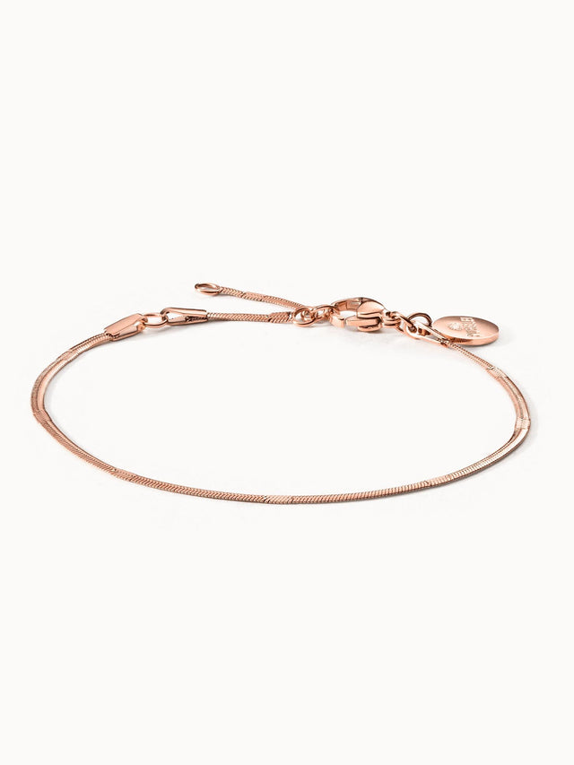 PURELEI Kanani Fusskettchen in roségold, feines Edelstahlband mit edlem Charm, strahlt elegante Island-Leichtigkeit aus.