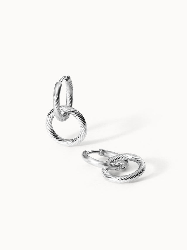 Kii Elua Ohrringe aus nickelfreiem Silber mit feiner Oberflächenstruktur, minimalistisch und elegant von PURELEI.