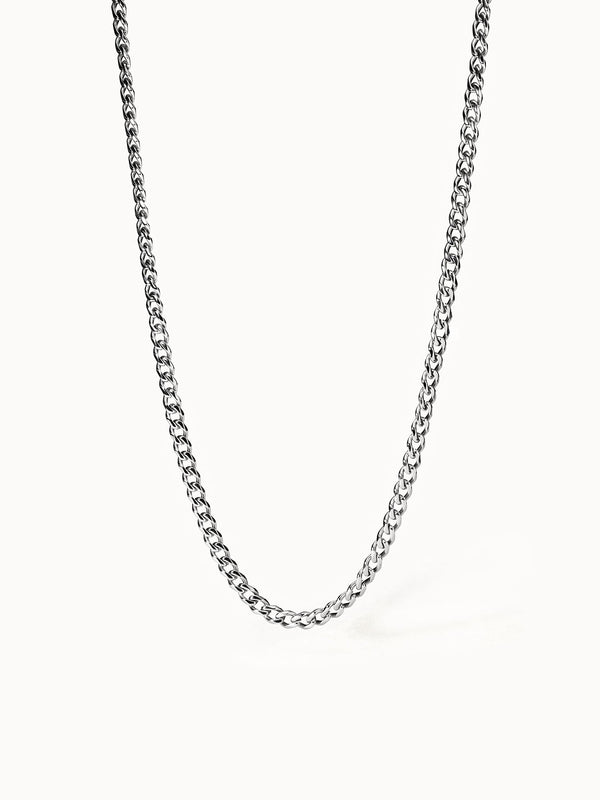 Silberne Kette mit glänzendem Design, elegant und modern, von PURELEI.