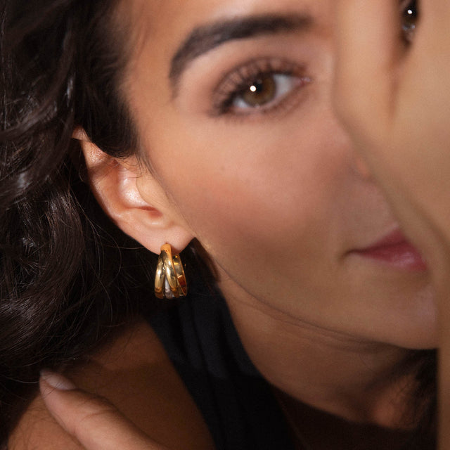 Roségoldene Creolen von PURELEI, elegant und modern, strahlen feminine Leichtigkeit aus.