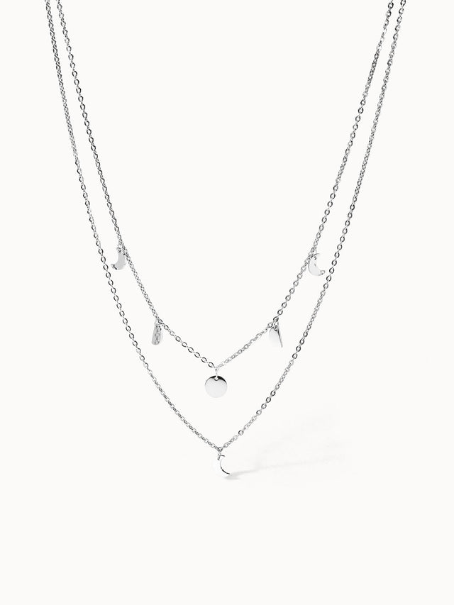 PURELEI Luna Kette aus silberfarbenem Edelstahl mit filigranen Mond-Anhängern, elegant und zeitlos.