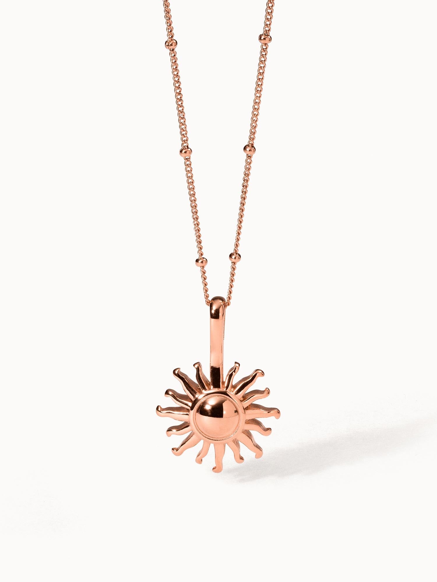 PURELEI Sun Kette aus roségold vergoldetem Edelstahl mit Sonnenmotiv, elegant und feminine Ausstrahlung.