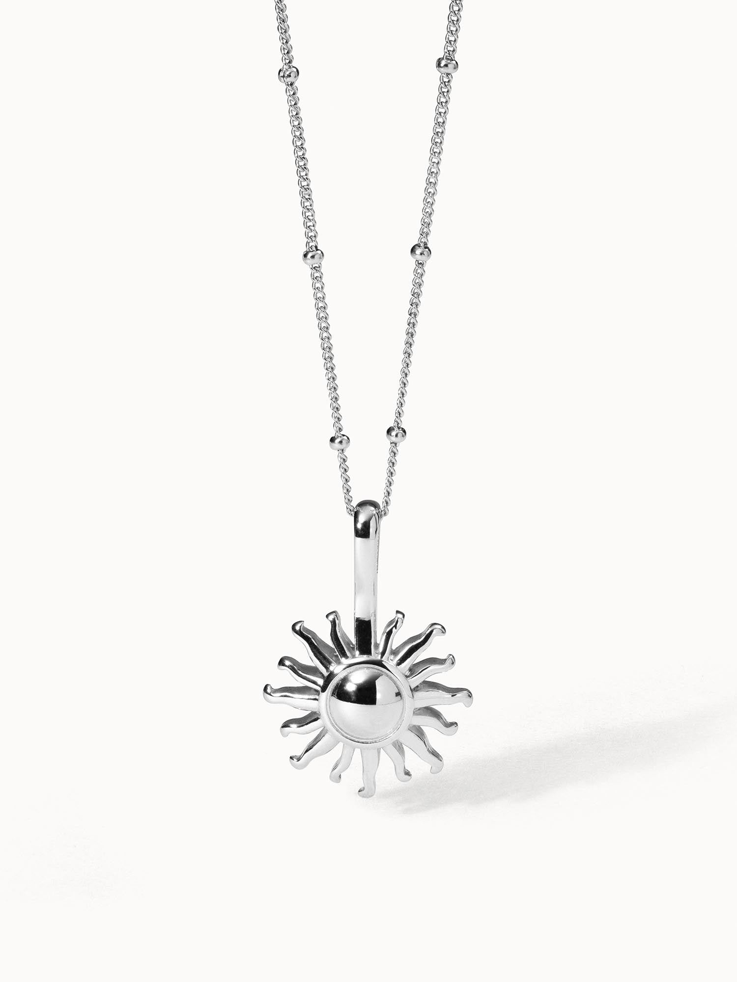 Sun Kette von PURELEI, silberne Edelstahlkette mit sonnigem Charm, elegant und feminin, inspiriert von paradiesischer Leichtigkeit.