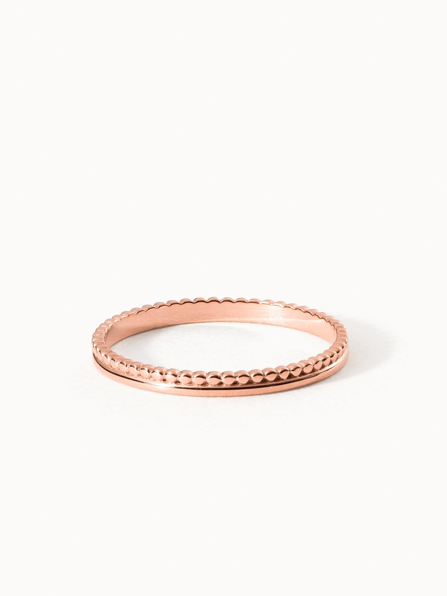 Malihini Coin Ring aus rosévergoldetem Edelstahl, fein strukturierte Oberfläche, elegant und feminin von PURELEI.