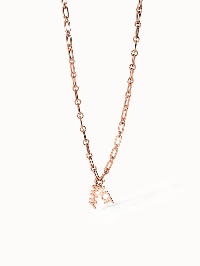 Roségoldene Kette mit verspieltem Anhänger, elegant und modern, von PURELEI.