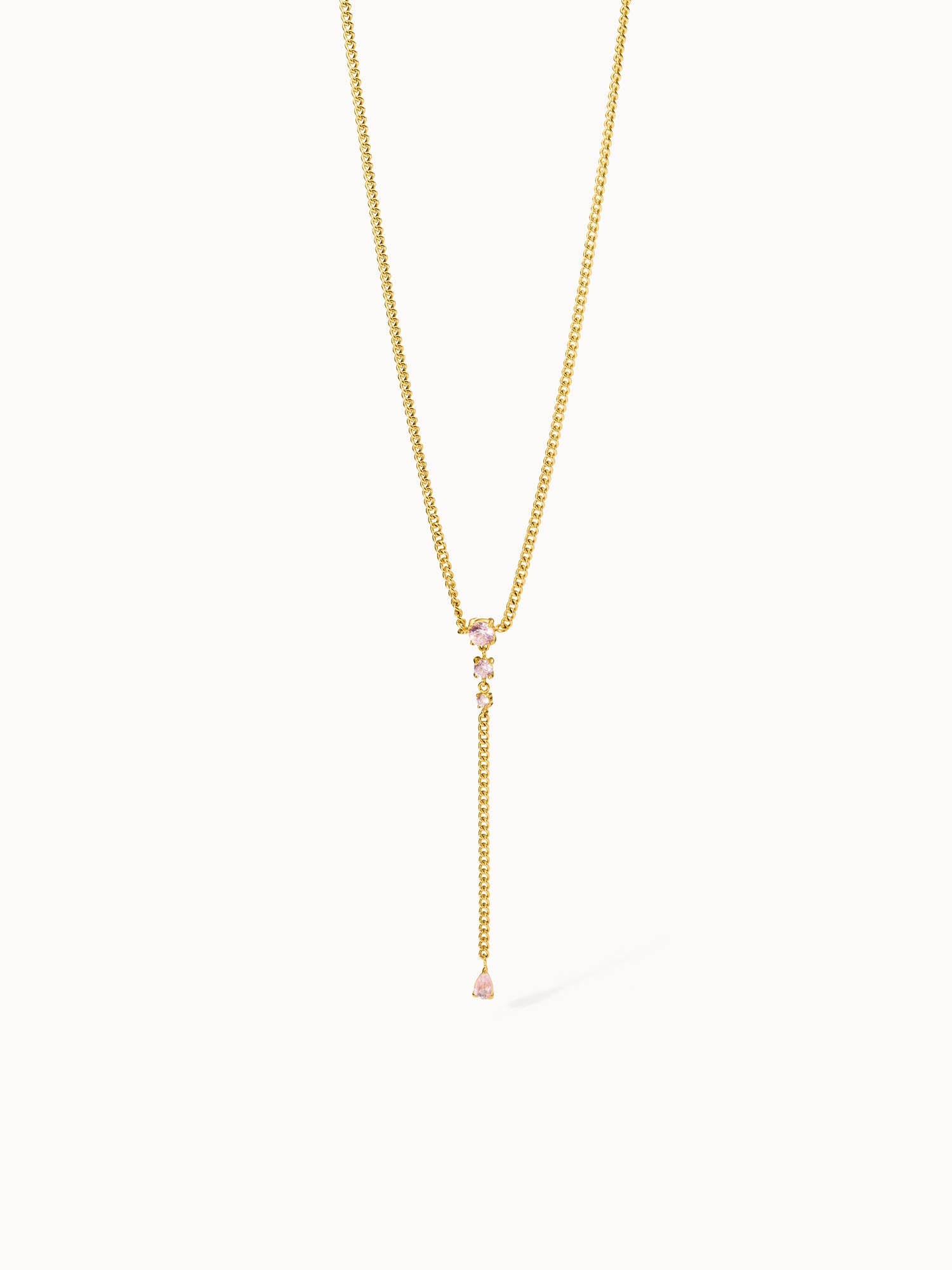 Goldene Kette mit pinken Anhängern, elegant und feminin, von PURELEI.