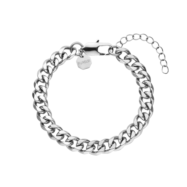 Silbernes Armband mit Kettendesign und PURELEI-Anhänger, elegant und modern.