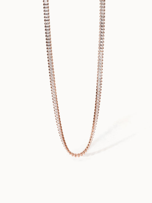 Roségoldene Kette mit funkelnden Steinen, elegant und feminin, von PURELEI.