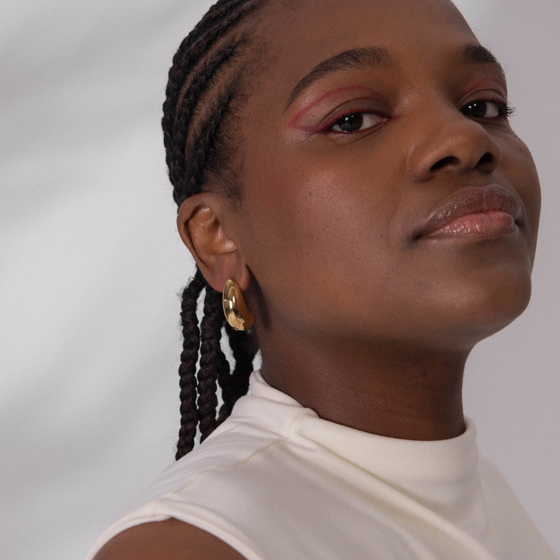 Große, glänzende Big Drop Ohrringe aus 14K vergoldetem Edelstahl, stilvoll und femininer Island-Spirit von PURELEI.