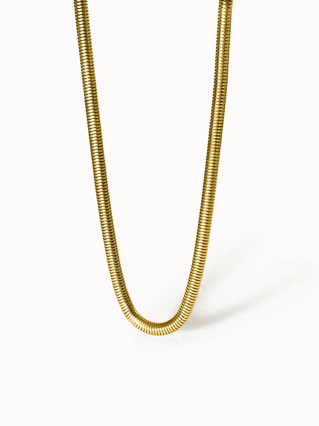 Goldene PURELEI Kette mit geschmeidigem Design, elegant und modern.
