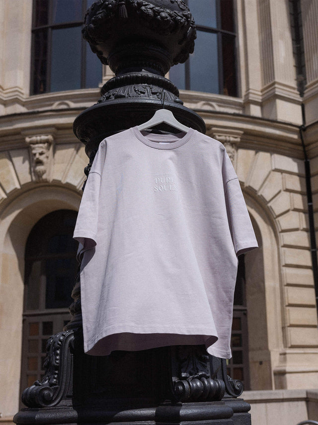 T-shirt Connect Purple von PURELEI in Lavendel, oversized Passform, 100% Baumwolle, zeitlose Leichtigkeit und urbaner Island-Spirit.