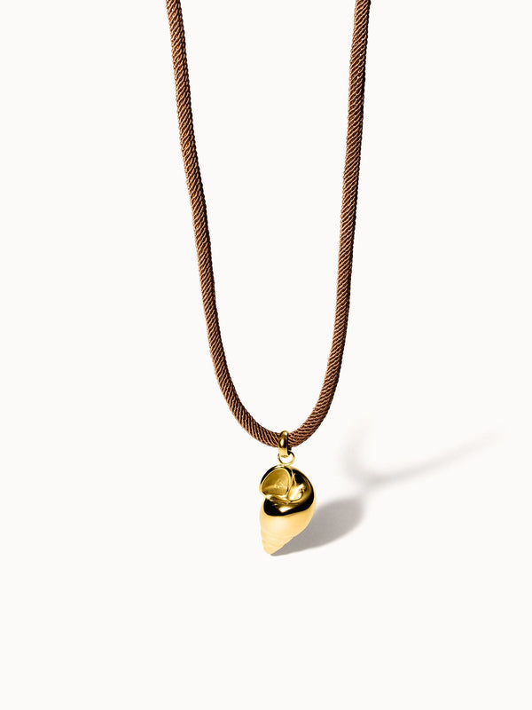 {"color":"Gold", "type":"lead_image"}