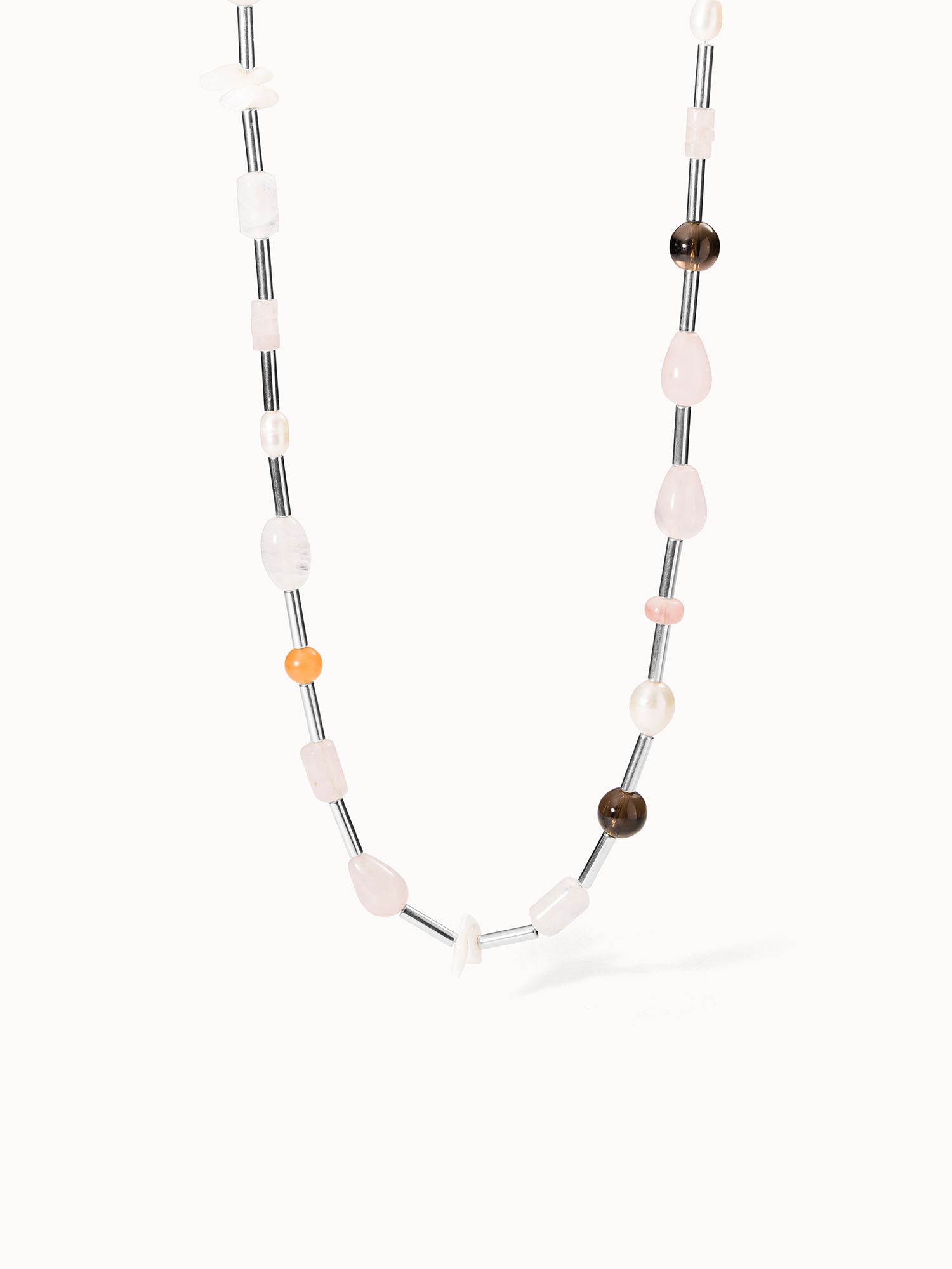 Bunte PURELEI Kette aus verschiedenen Perlen auf silbernem Band, leicht und verspielt.