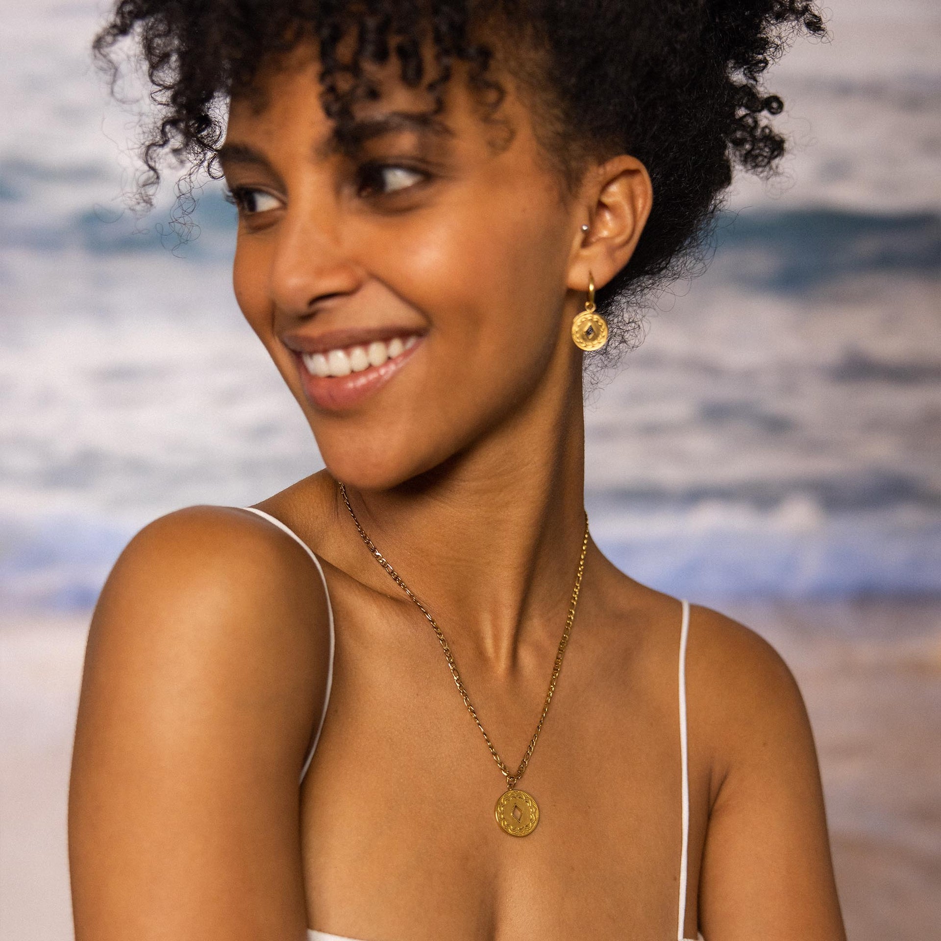 Roségoldene Kette und Ohrringe von PURELEI, elegant und feminin, mit maritimem Flair.