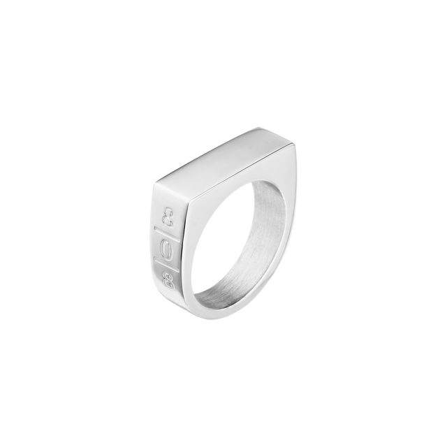 PURELEI Square Ring aus nickelfreiem, silbernem Edelstahl mit seitlich graviertem 808 Logo, klar und elegant.