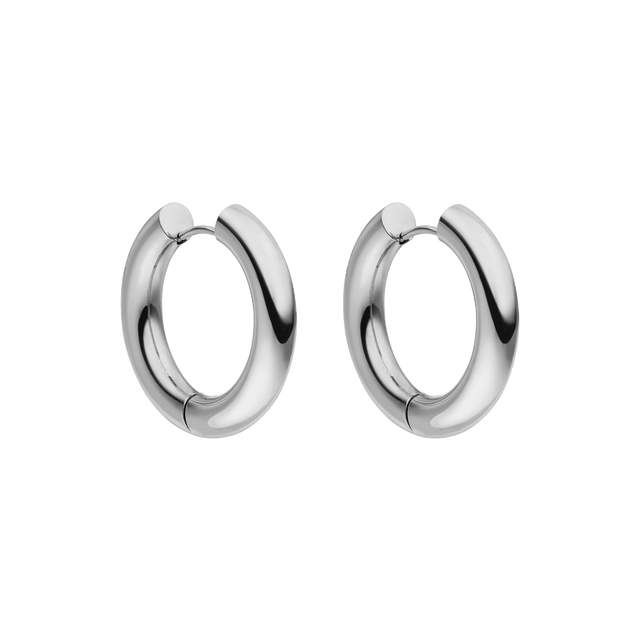 Nickelfreie silberne Creolen von PURELEI mit elegantem, modernem Design.